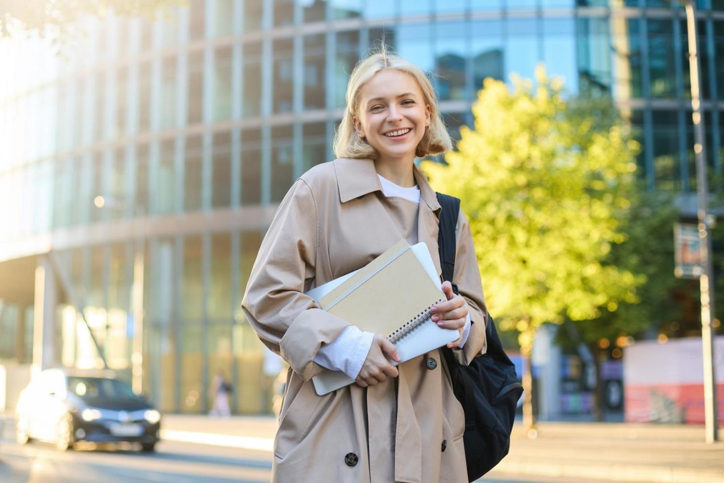 Bureau de conseil financier moderne avec vue sur la ville